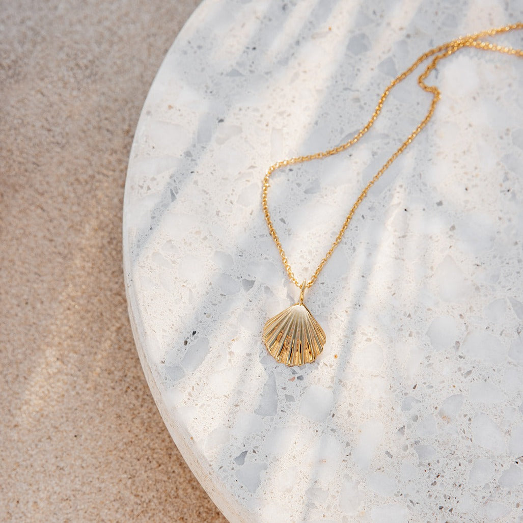Load image into Gallery viewer, Venus Shell Necklace - Gold Vermeil
