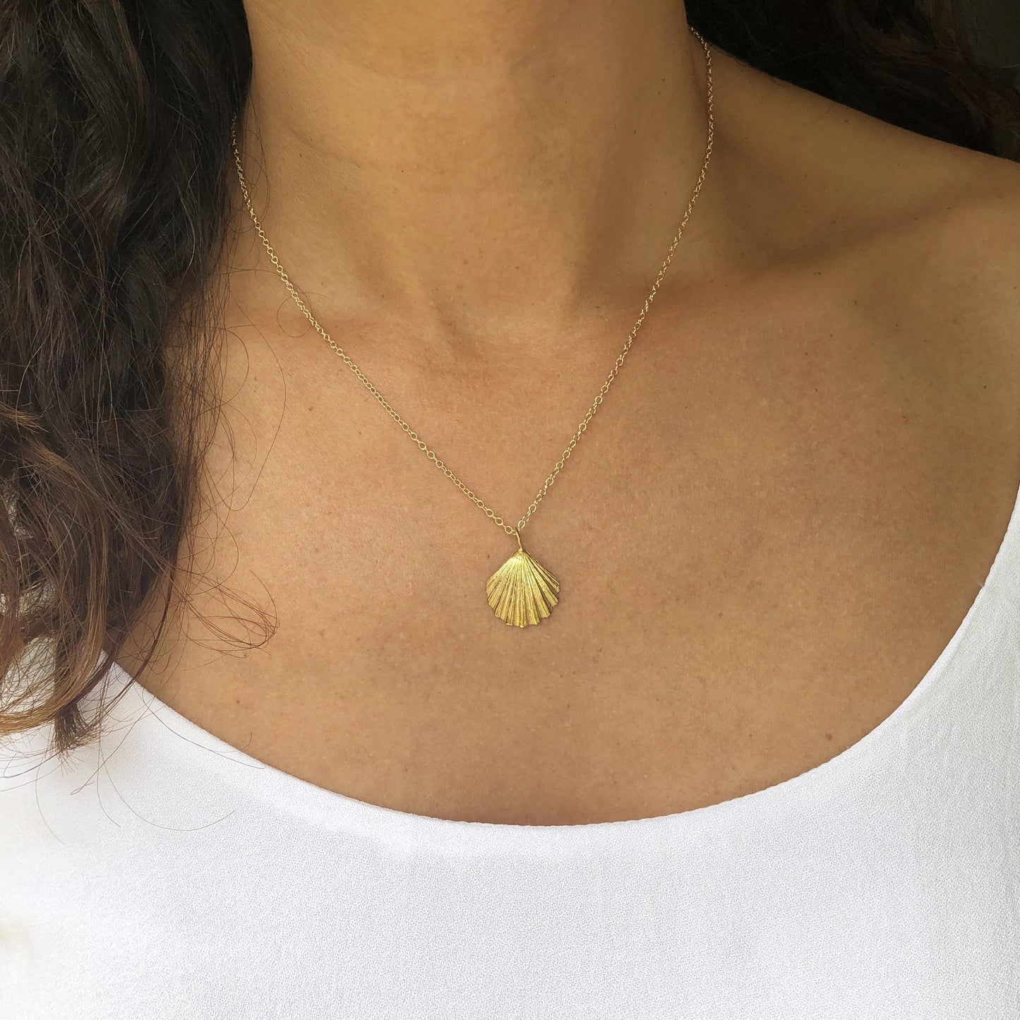Load image into Gallery viewer, Venus Shell Necklace - Gold Vermeil
