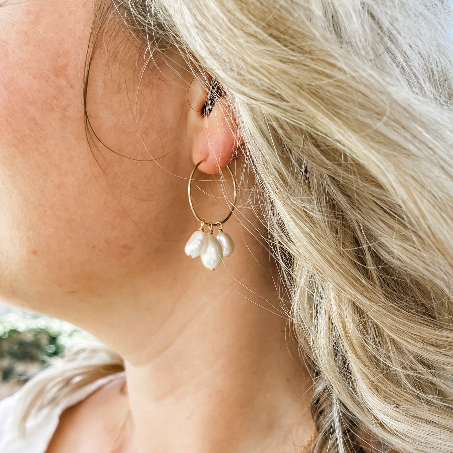Load image into Gallery viewer, Abigail Pearl Earrings
